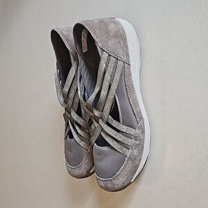 Dansko gray suede Mary Jane shoes